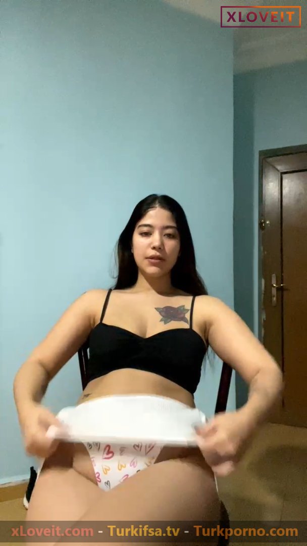 Yıldız Demir ifşa Elbiseyi sıyırıp külotlu yayın yaptı